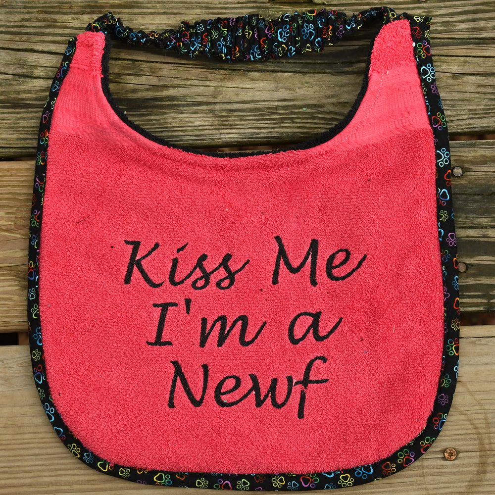 Kiss me i'm a newf, Drool Bib (paw trim)