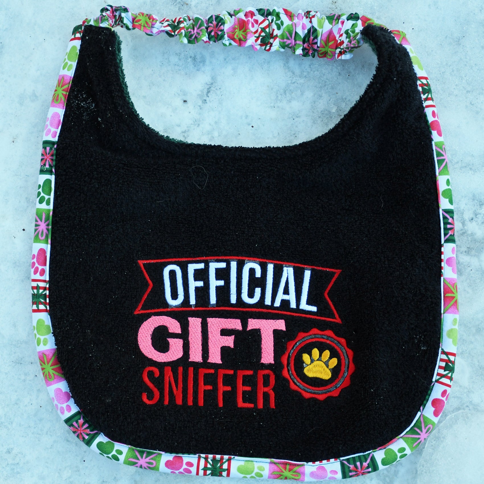 Official Gift Sniffer, Drool Bib (black)