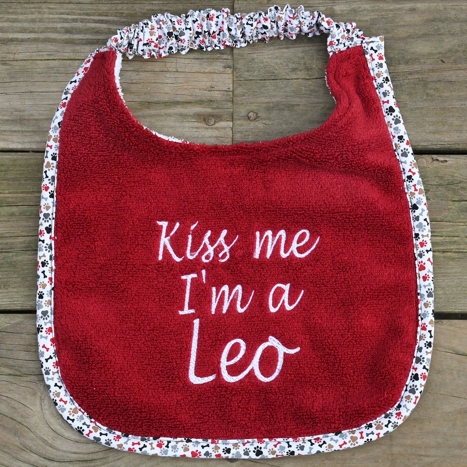Kiss me I'm a Leo, Drool Bib